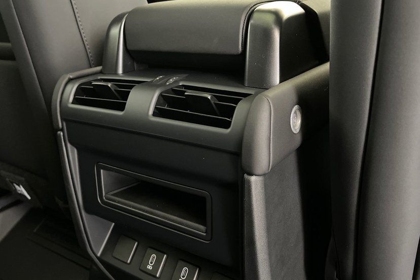 2026 Land Rover Defender thumbnail 19
