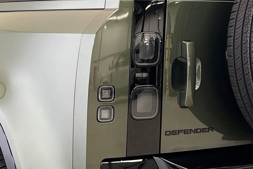 2026 Land Rover Defender thumbnail 20