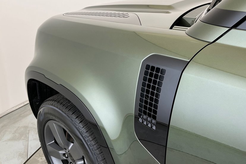 2026 Land Rover Defender thumbnail 21