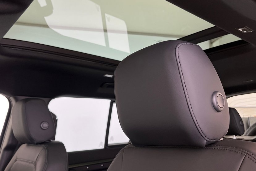 2026 Land Rover Defender thumbnail 22