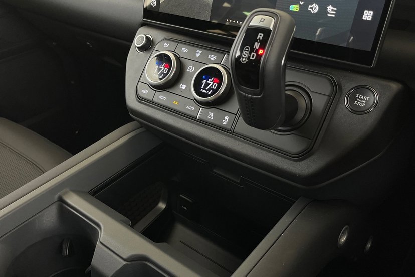 2026 Land Rover Defender thumbnail 14