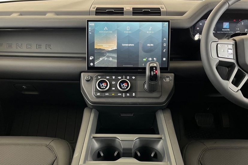 2026 Land Rover Defender thumbnail 15