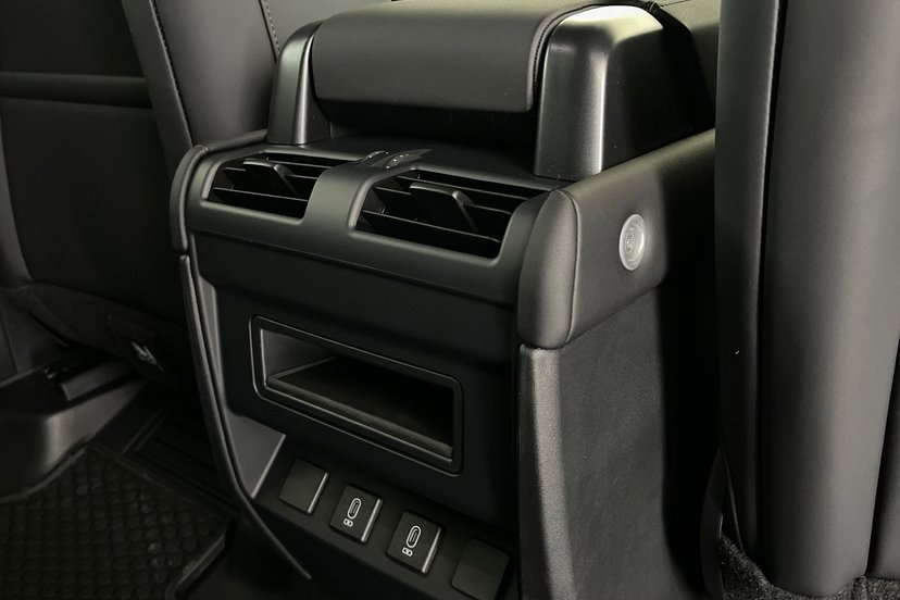 2026 Land Rover Defender thumbnail 19
