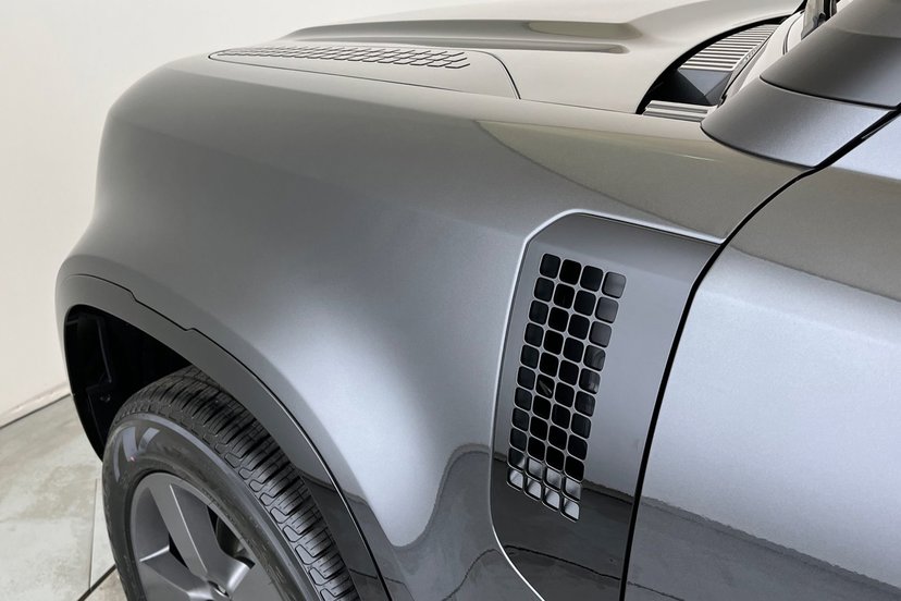 2026 Land Rover Defender thumbnail 21