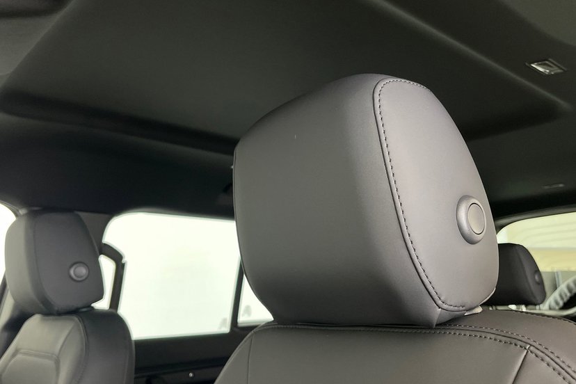 2026 Land Rover Defender thumbnail 22