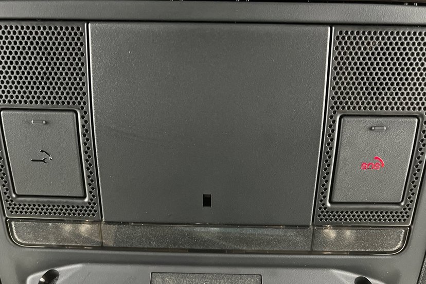2026 Land Rover Defender thumbnail 24