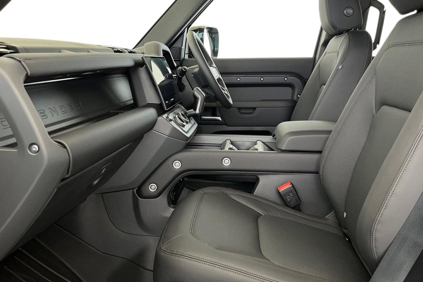 2026 Land Rover Defender thumbnail 4