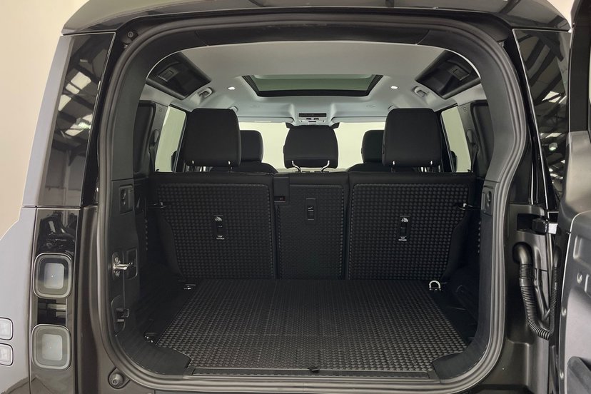 2026 Land Rover Defender thumbnail 11