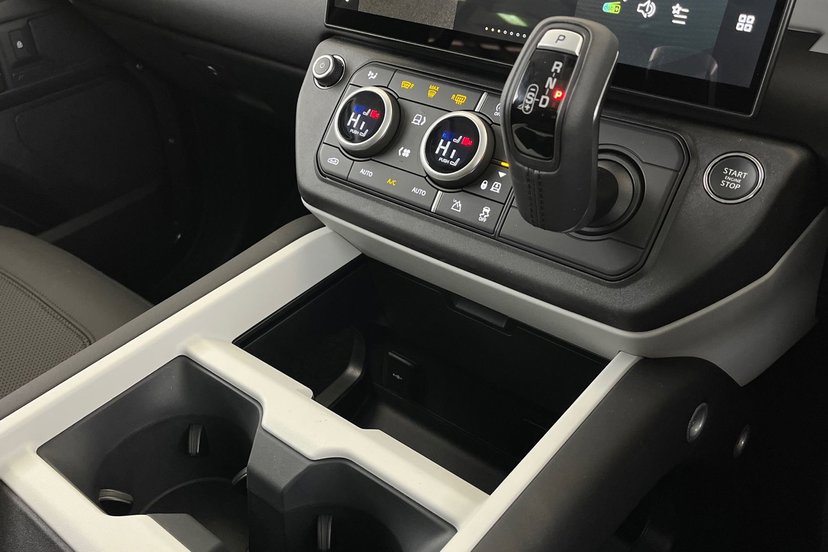 2026 Land Rover Defender thumbnail 14