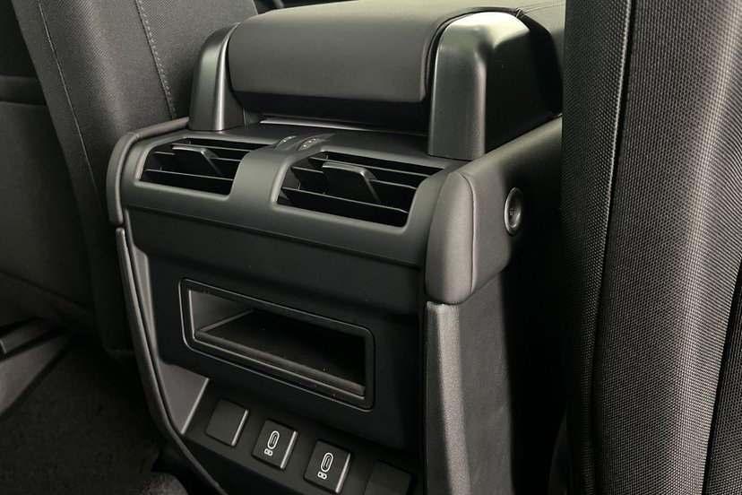 2026 Land Rover Defender thumbnail 19