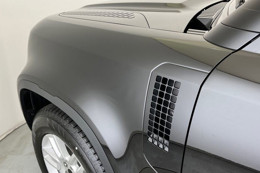 2026 Land Rover Defender thumbnail 21
