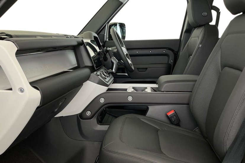 2026 Land Rover Defender thumbnail 4