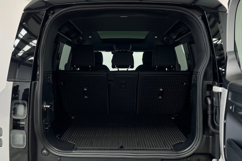 2026 Land Rover Defender thumbnail 11