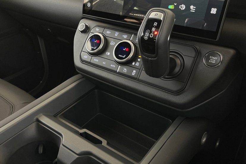 2026 Land Rover Defender thumbnail 14
