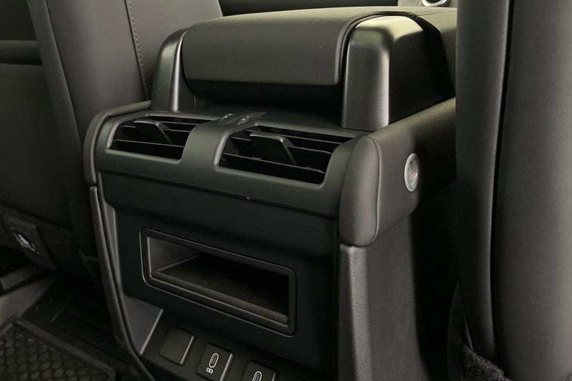 2026 Land Rover Defender thumbnail 19
