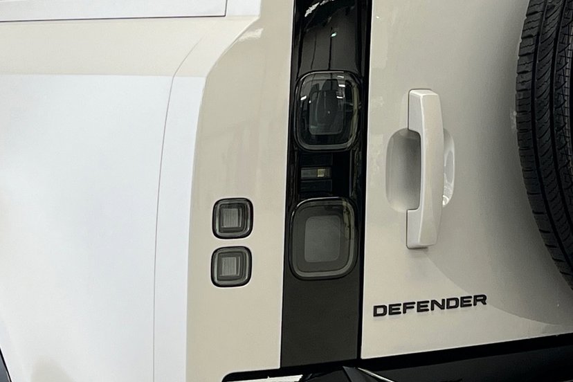 2026 Land Rover Defender thumbnail 20