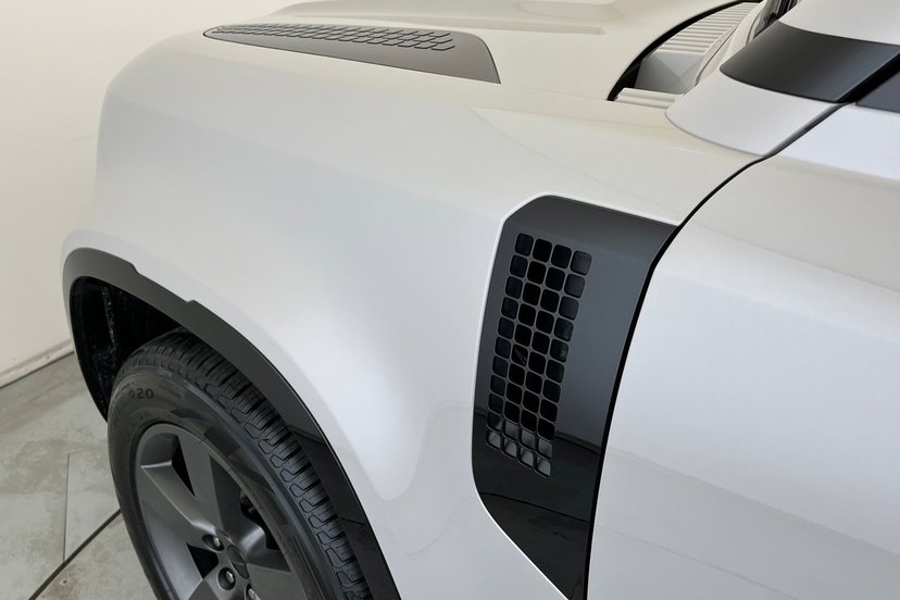2026 Land Rover Defender thumbnail 21