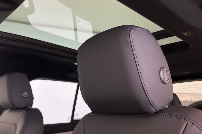 2026 Land Rover Defender thumbnail 22