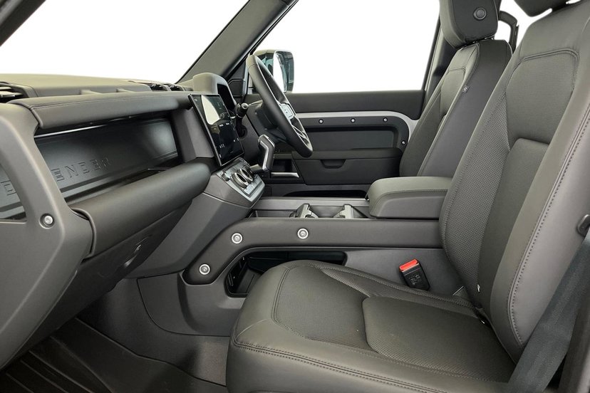 2026 Land Rover Defender thumbnail 4