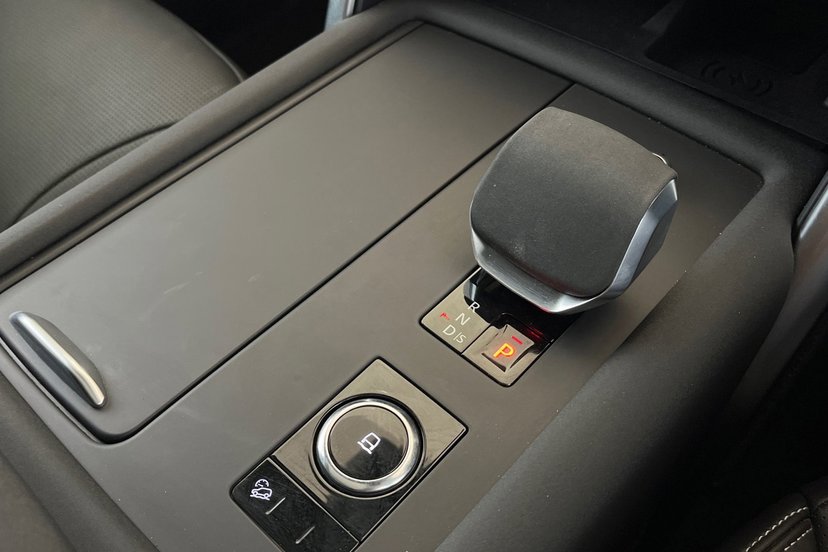 2023 Land Rover Discovery thumbnail 14