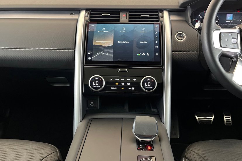 2023 Land Rover Discovery thumbnail 15