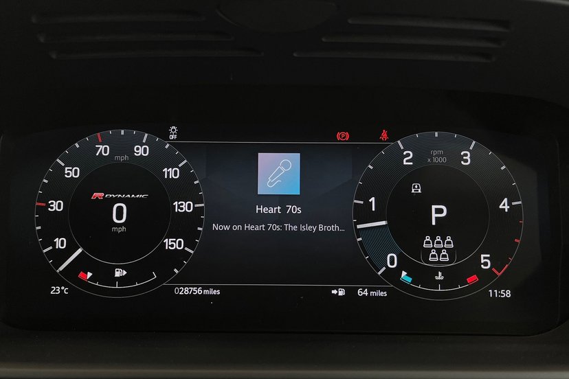 2023 Land Rover Discovery thumbnail 17