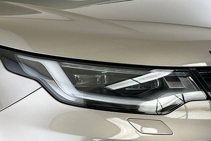 2023 Land Rover Discovery thumbnail 18