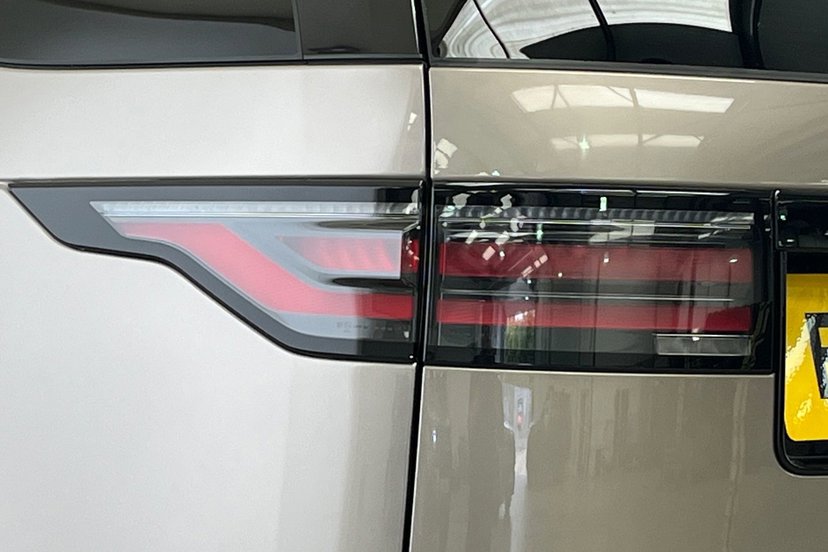 2023 Land Rover Discovery thumbnail 20