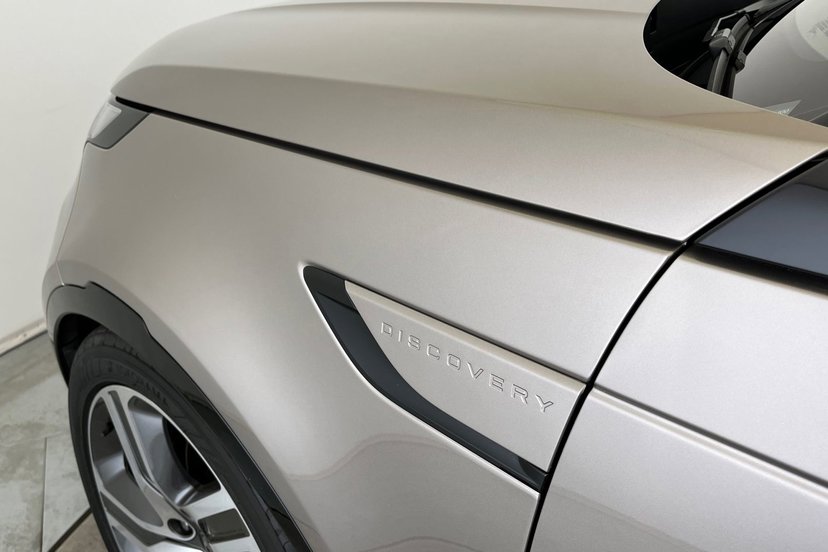 2023 Land Rover Discovery thumbnail 21