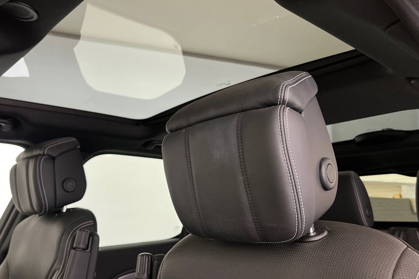 2023 Land Rover Discovery thumbnail 22