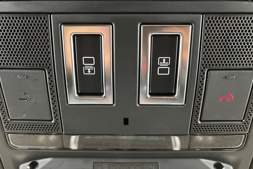 2023 Land Rover Discovery thumbnail 24