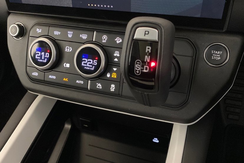 2026 Land Rover Defender thumbnail 14