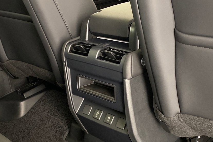 2026 Land Rover Defender thumbnail 19