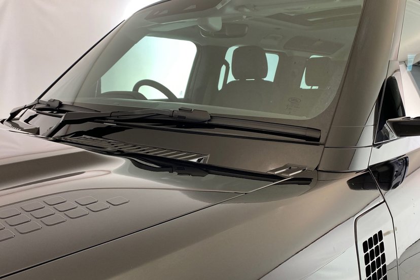2026 Land Rover Defender thumbnail 21