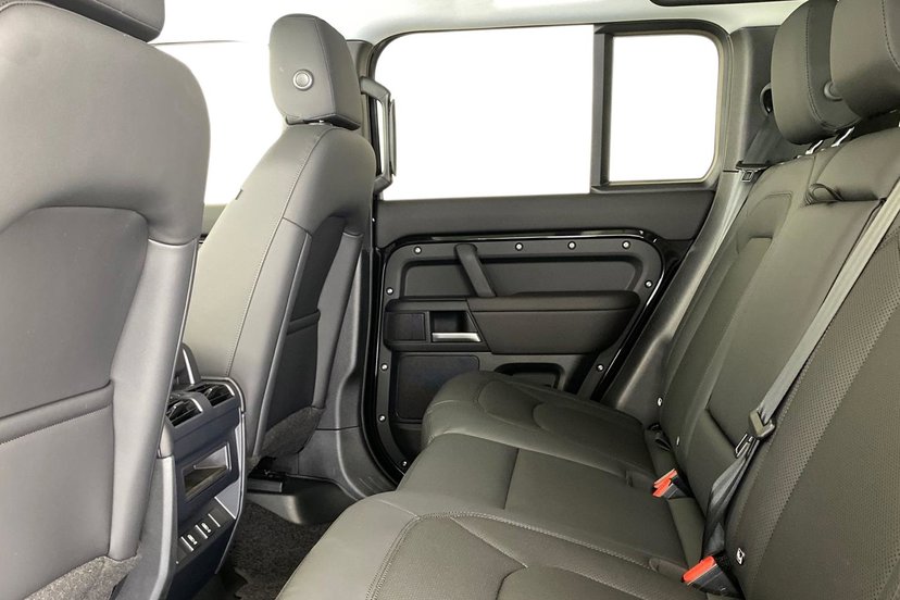 2026 Land Rover Defender thumbnail 5
