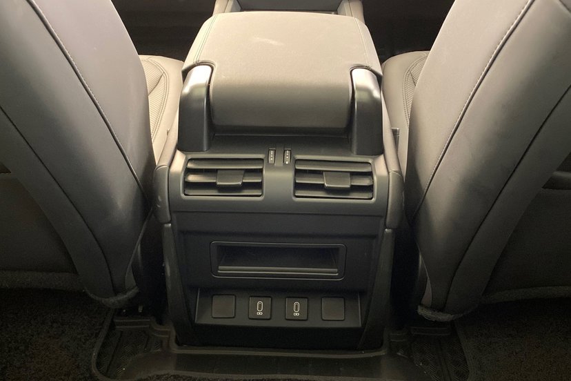 2026 Land Rover Defender thumbnail 19