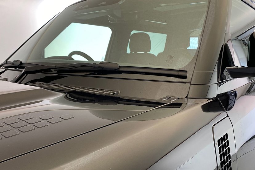 2026 Land Rover Defender thumbnail 21