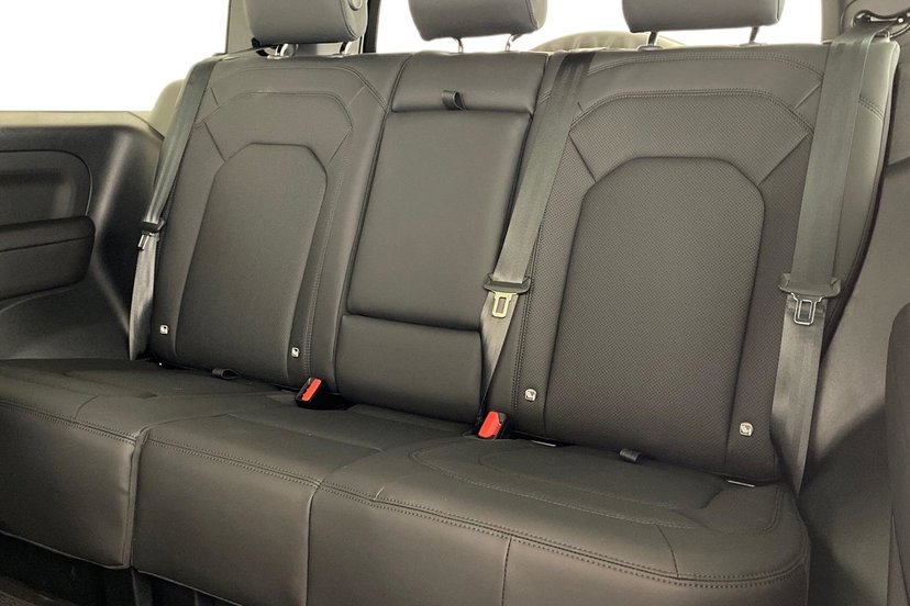 2026 Land Rover Defender thumbnail 5
