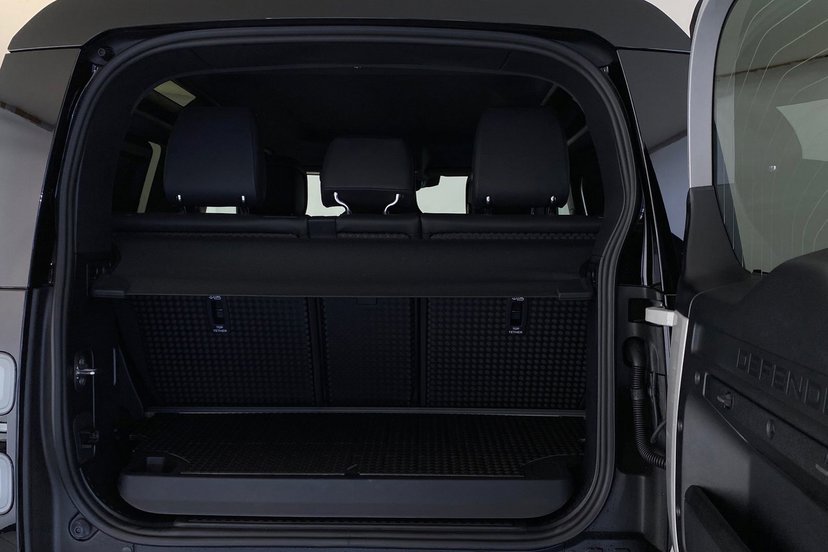 2026 Land Rover Defender thumbnail 11