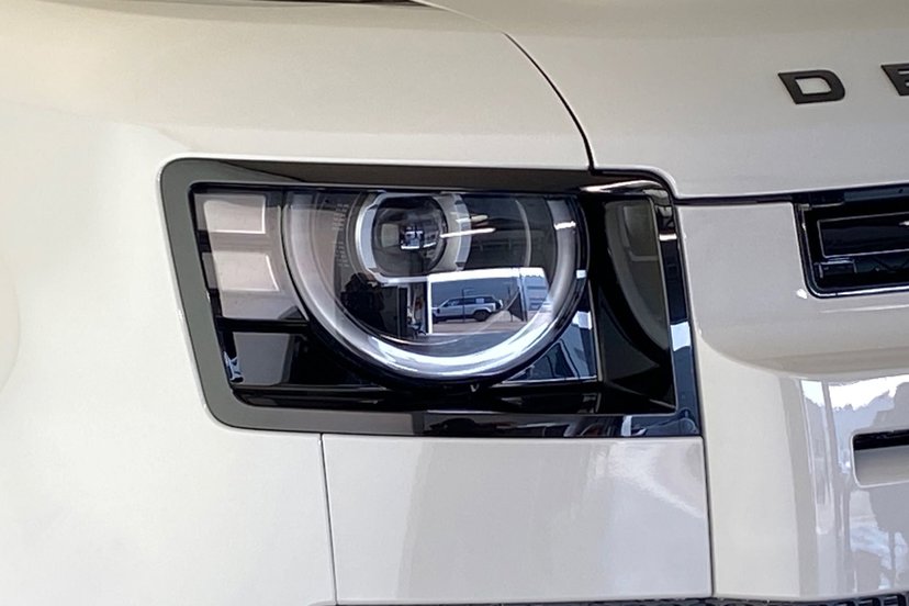 2026 Land Rover Defender thumbnail 18