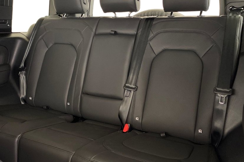 2026 Land Rover Defender thumbnail 5