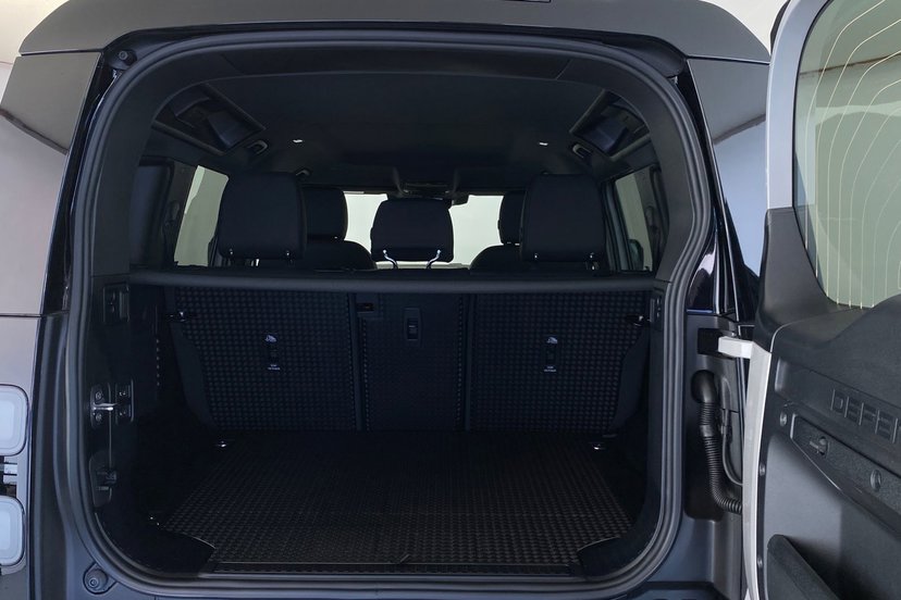 2026 Land Rover Defender thumbnail 11