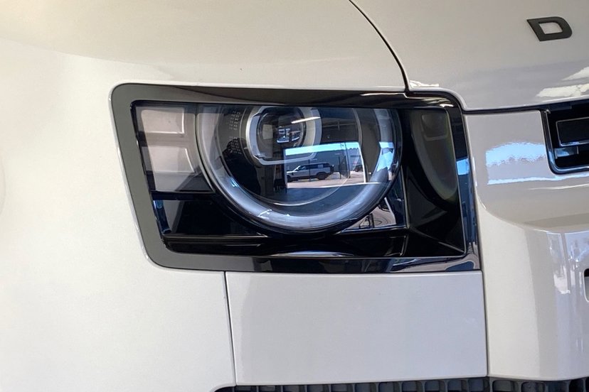 2026 Land Rover Defender thumbnail 18