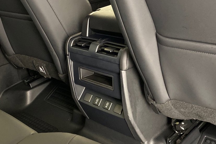 2026 Land Rover Defender thumbnail 19