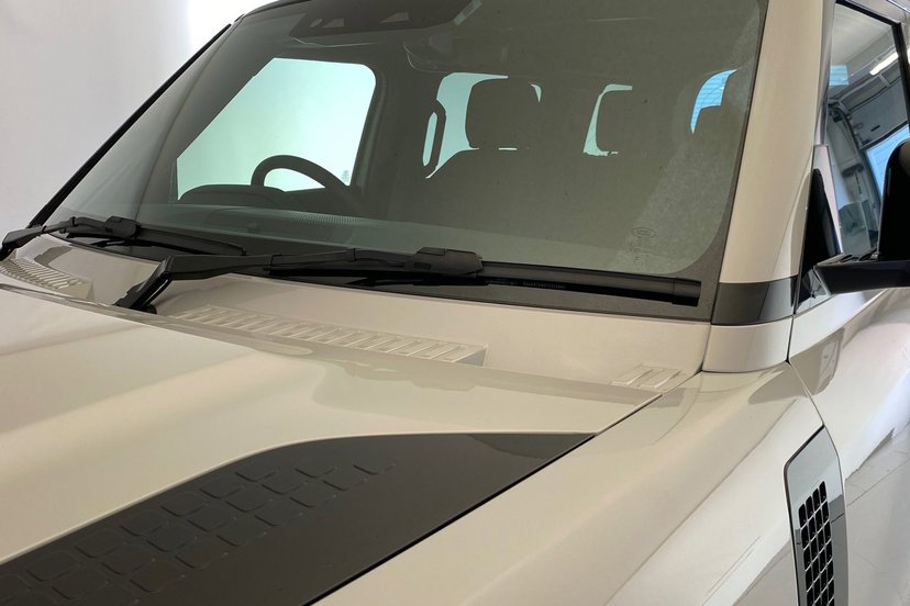 2026 Land Rover Defender thumbnail 21