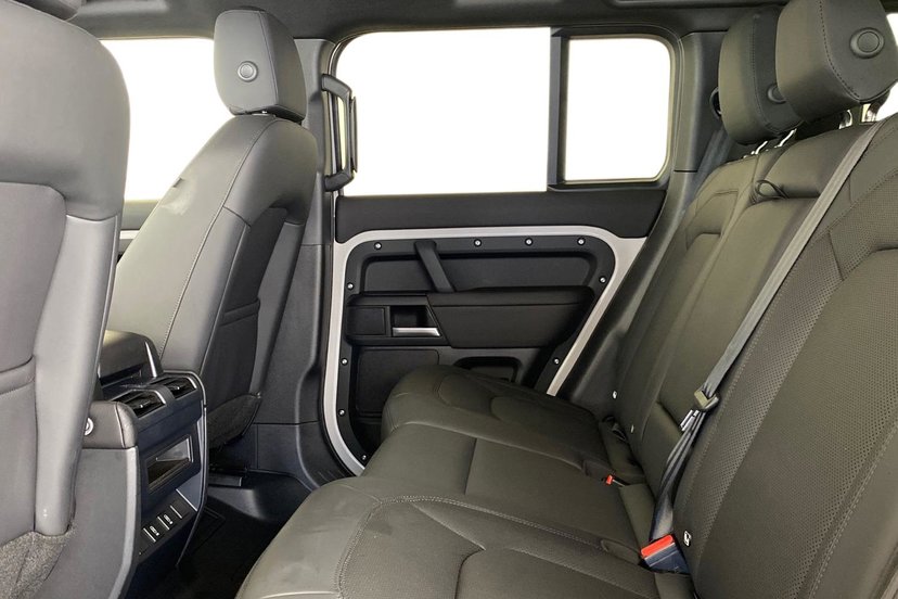 2026 Land Rover Defender thumbnail 5