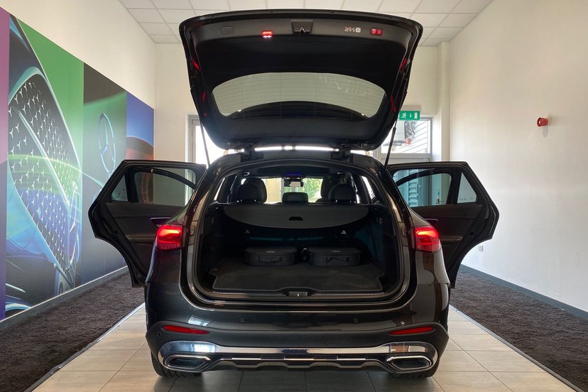 2025 Mercedes-Benz GLC thumbnail 21