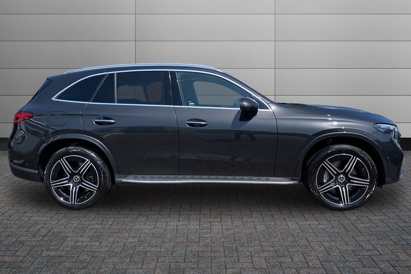 2025 Mercedes-Benz GLC thumbnail 4