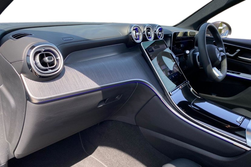2025 Mercedes-Benz GLC thumbnail 10