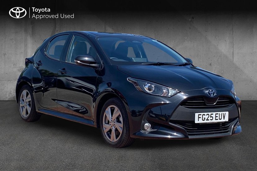 Toyota Yaris listing photo